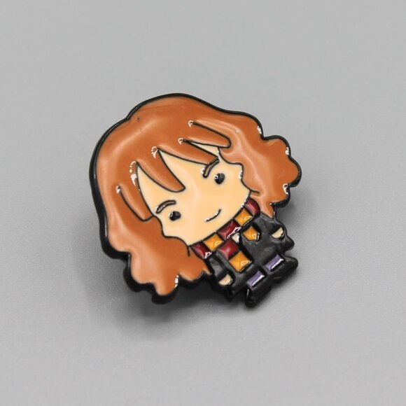 Jewelry pin Harry Potter Hermione Granger Gryffindor wizard adorable fashion new - Picture 3 of 5